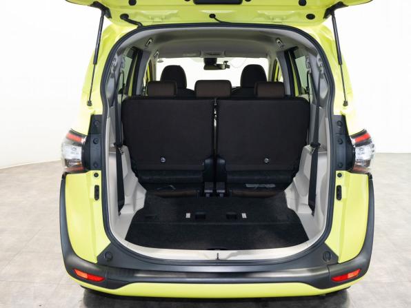 Toyota Sienta II с пробегом 2015 года, цена 1 240 000 рублей, 123000 км, компактвэн, Автокод Объявления