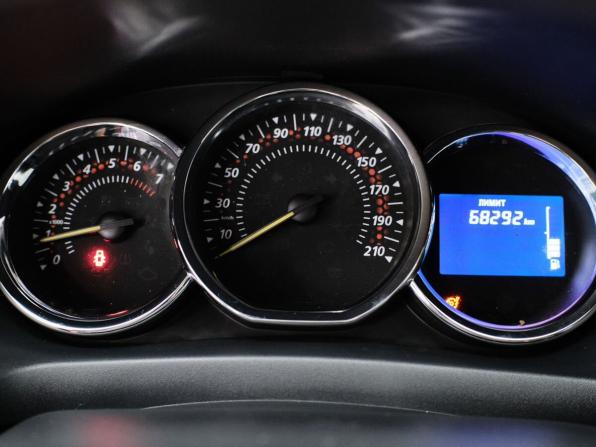 Renault Sandero II с пробегом 2015 года, цена 974 000 рублей, 68292 км, хэтчбек, Автокод Объявления