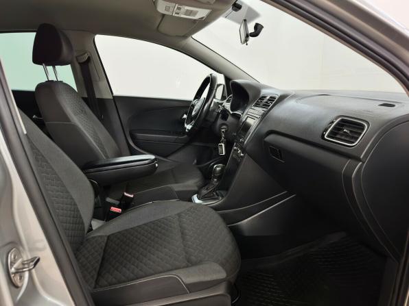 Volkswagen Polo V Рестайлинг с пробегом 2019 года, цена 1 350 000 рублей, 68095 км, седан, Автокод Объявления