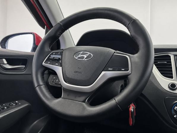 Hyundai Solaris II Рестайлинг с пробегом 2021 года, цена 1 289 000 рублей, 107983 км, седан, Автокод Объявления