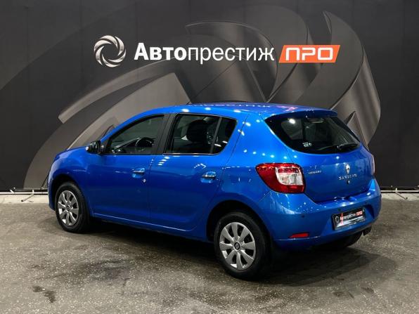Renault Sandero II с пробегом 2017 года, цена 899 000 рублей, 98276 км, хэтчбек, Автокод Объявления