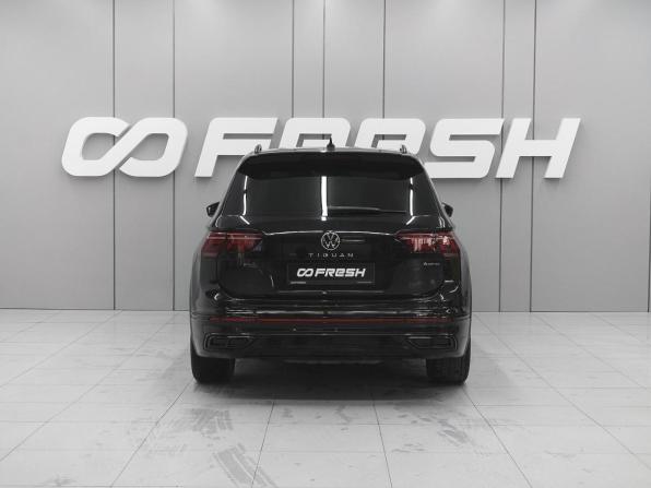 Volkswagen Tiguan II Рестайлинг с пробегом 2021 года, цена 4 270 000 рублей, 93194 км, внедорожник, Автокод Объявления