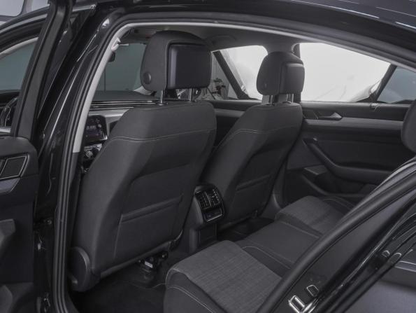 Volkswagen Passat B8 Рестайлинг с пробегом 2019 года, цена 2 369 000 рублей, 151942 км, седан, Автокод Объявления