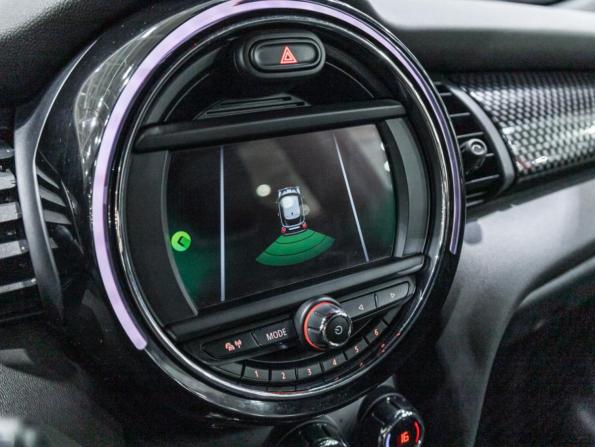 Mini Hatch III (F55/F56) Рестайлинг с пробегом 2019 года, цена 2 780 000 рублей, 54711 км, хэтчбек, Автокод Объявления