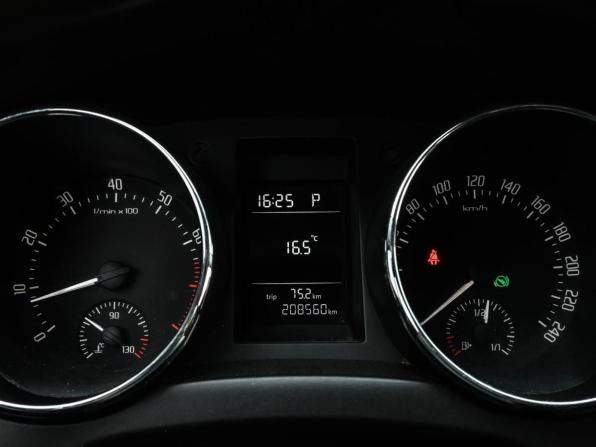 Skoda Yeti I Рестайлинг с пробегом 2015 года, цена 1 229 000 рублей, 208560 км, внедорожник, Автокод Объявления