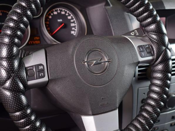Opel Astra H Рестайлинг с пробегом 2012 года, цена 485 995 рублей, 177207 км, седан, Автокод Объявления