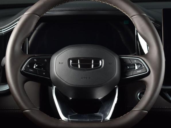 Geely Monjaro I Рестайлинг 2 с пробегом 2025 года, цена 3 949 995 рублей, 26 км, внедорожник, Автокод Объявления