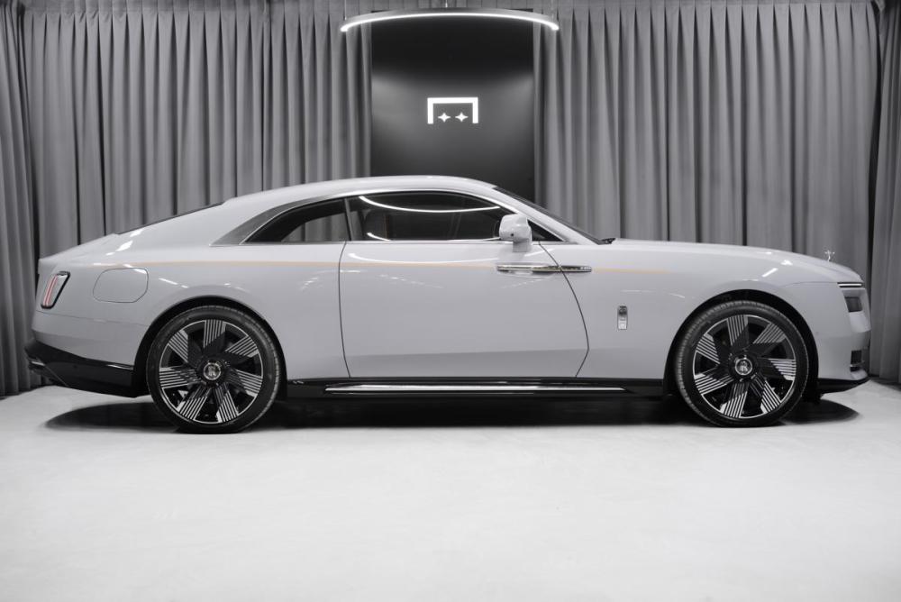 Rolls-Royce Spectre Москва  - изображение 10