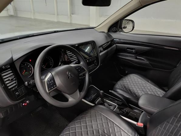 Mitsubishi Outlander III Рестайлинг 3 с пробегом 2022 года, цена 2 580 000 рублей, 69002 км, внедорожник, Автокод Объявления