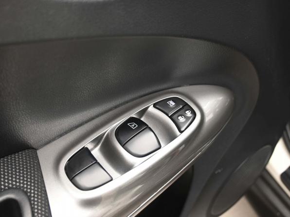 Nissan Juke I с пробегом 2012 года, цена 1 019 000 рублей, 194549 км, внедорожник, Автокод Объявления