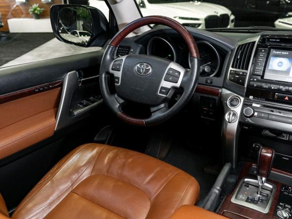 Toyota Land Cruiser 200 Series Рестайлинг 1 с пробегом 2014 года, цена 5 279 900 рублей, 180045 км, внедорожник, Автокод Объявления