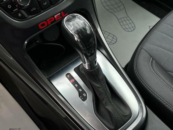 Opel Astra J Рестайлинг с пробегом 2013 года, цена 840 000 рублей, 137000 км, седан, Автокод Объявления