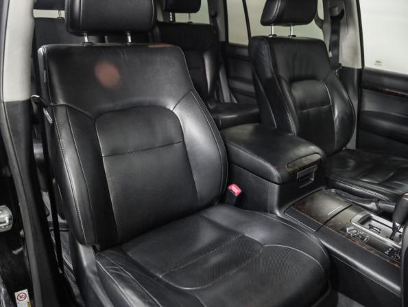 Toyota Land Cruiser 200 Series Рестайлинг 1 с пробегом 2013 года, цена 2 525 000 рублей, 667708 км, внедорожник, Автокод Объявления