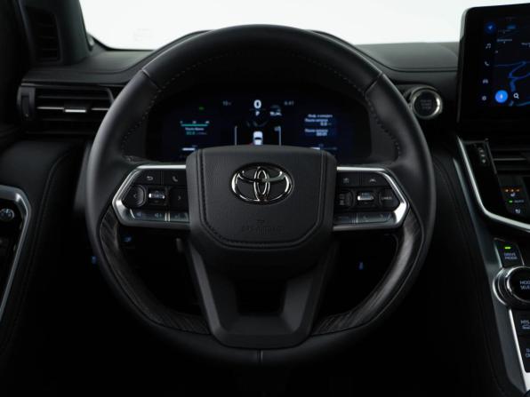 Toyota Land Cruiser 300 Series с пробегом 2025 года, цена 14 649 999 рублей, 13 км, внедорожник, Автокод Объявления