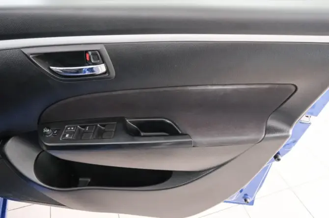 Suzuki Swift IV с пробегом 2012 года, цена 789 000 рублей, 81000 км, хэтчбек, Автокод Объявления