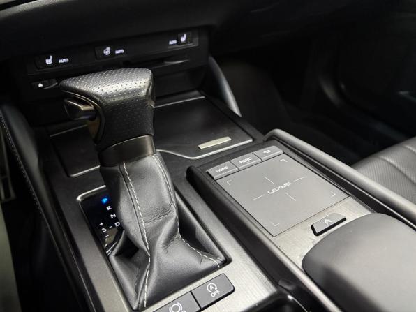 Lexus ES VII Рестайлинг с пробегом 2022 года, цена 5 145 000 рублей, 40184 км, седан, Автокод Объявления