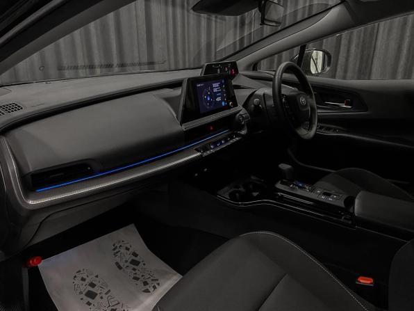 Toyota Prius V (XW60) с пробегом 2023 года, цена 3 500 000 рублей, 26000 км, лифтбек, Автокод Объявления
