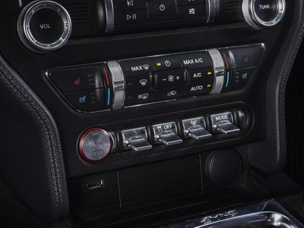 Ford Mustang VI Рестайлинг с пробегом 2019 года, цена 4 450 000 рублей, 80787 км, кабриолет, Автокод Объявления