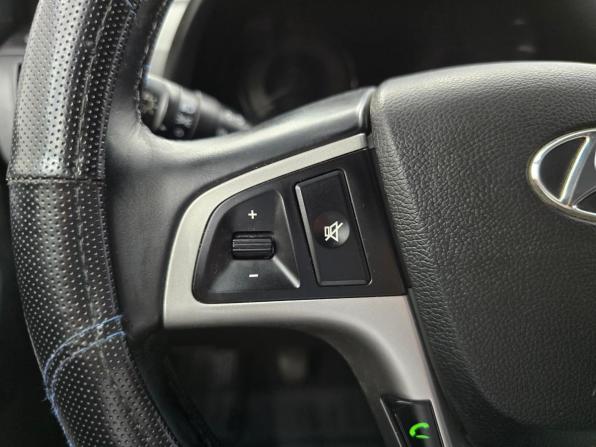 Hyundai Solaris I Рестайлинг с пробегом 2015 года, цена 1 049 000 рублей, 174000 км, седан, Автокод Объявления