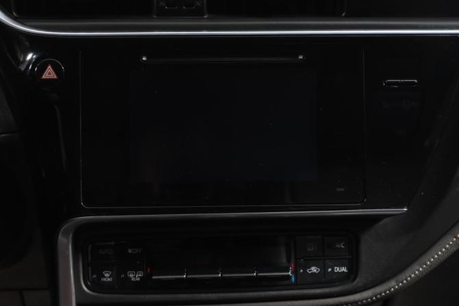 Toyota Corolla XI (E160 E170 E180) Рестайлинг 1 с пробегом 2018 года, цена 1 899 000 рублей, 89000 км, седан, Автокод Объявления