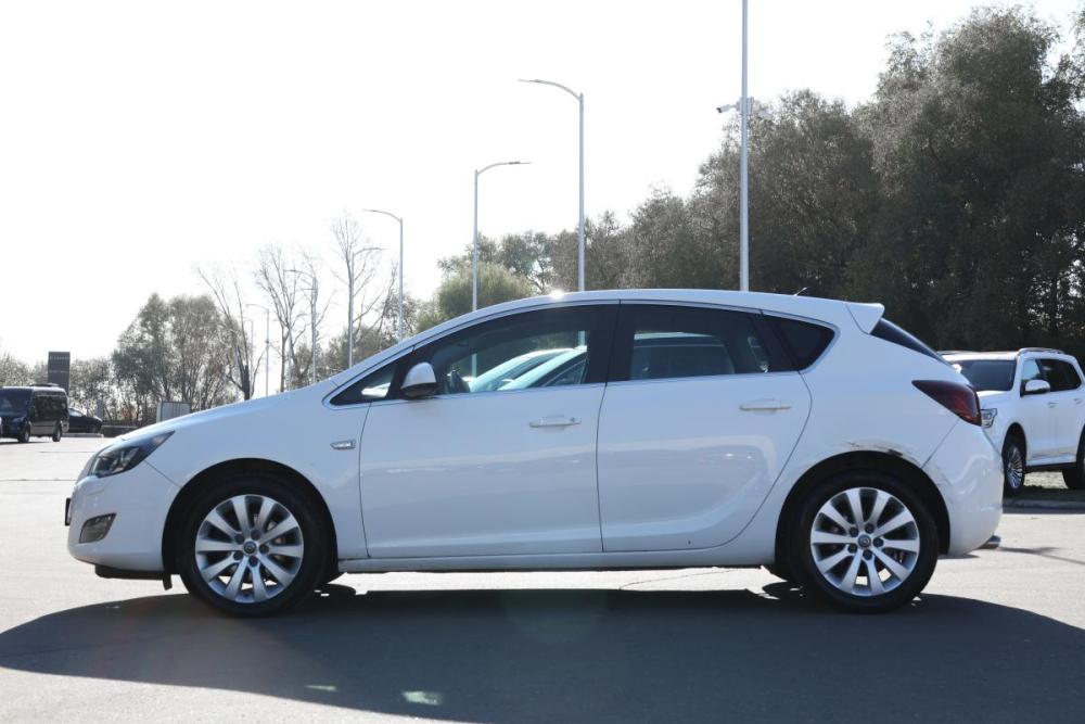 Opel Astra J Москва  - изображение 8