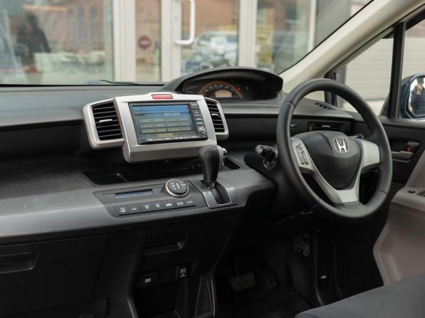 Honda Freed I с пробегом 2010 года, цена 940 000 рублей, 220879 км, компактвэн, Автокод Объявления