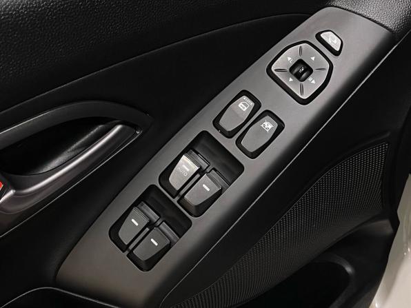 Hyundai ix35 I Рестайлинг с пробегом 2013 года, цена 1 390 000 рублей, 111311 км, внедорожник, Автокод Объявления