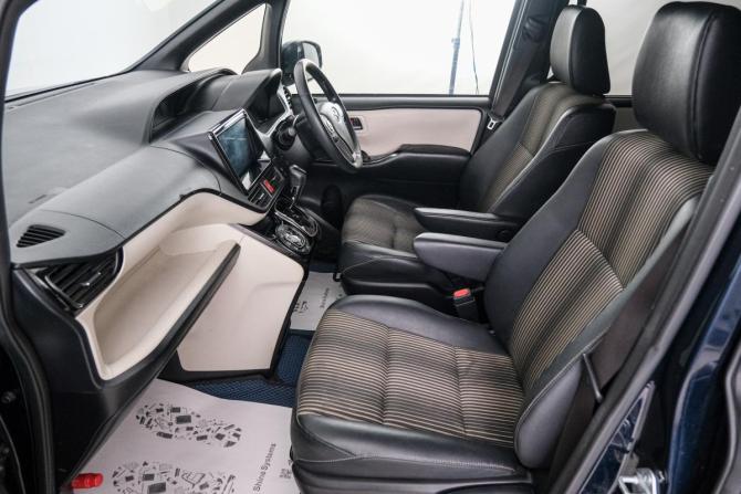 Toyota Noah III (R80) Рестайлинг с пробегом 2019 года, цена 2 199 000 рублей, 65000 км, минивэн, Автокод Объявления