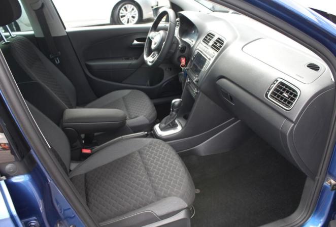 Volkswagen Polo V Рестайлинг с пробегом 2018 года, цена 1 360 000 рублей, 96605 км, седан, Автокод Объявления