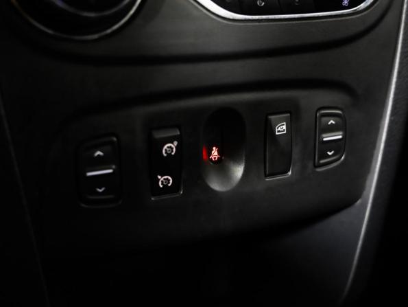 Renault Sandero II с пробегом 2017 года, цена 899 000 рублей, 146782 км, хэтчбек, Автокод Объявления