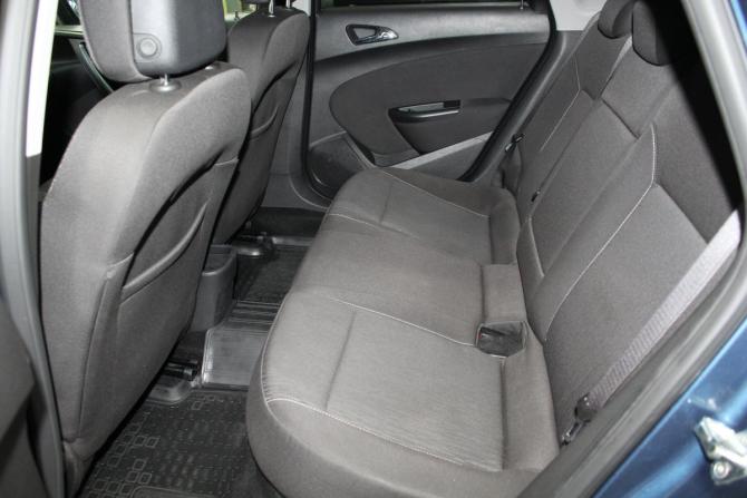 Opel Astra J Рестайлинг с пробегом 2012 года, цена 699 000 рублей, 241732 км, хэтчбек, Автокод Объявления