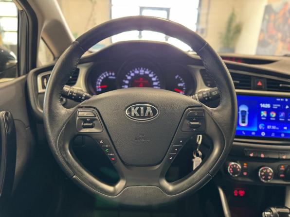Kia Ceed II Рестайлинг с пробегом 2018 года, цена 1 550 000 рублей, 134657 км, хэтчбек, Автокод Объявления