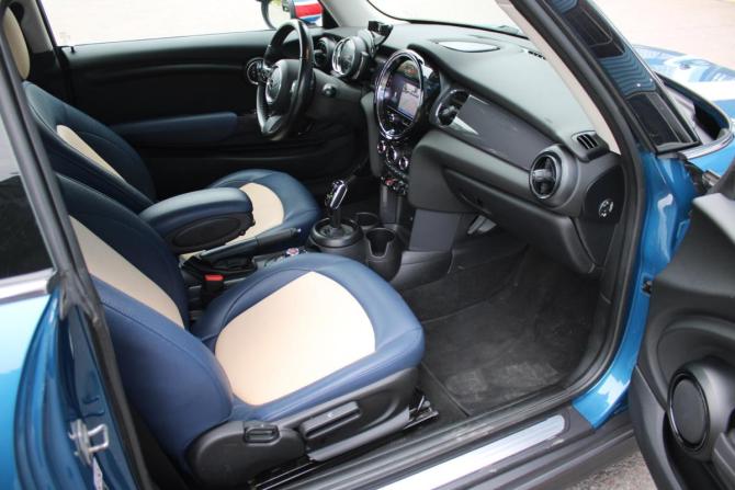 Mini Hatch III (F55/F56) Рестайлинг 2 с пробегом 2021 года, цена 2 379 000 рублей, 57265 км, хэтчбек, Автокод Объявления