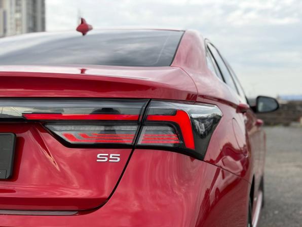 Omoda S5 с пробегом 2023 года, цена 1 595 000 рублей, 4300 км, седан, Автокод Объявления