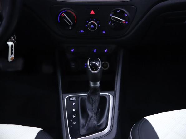 Hyundai Solaris II с пробегом 2018 года, цена 1 290 000 рублей, 126631 км, седан, Автокод Объявления