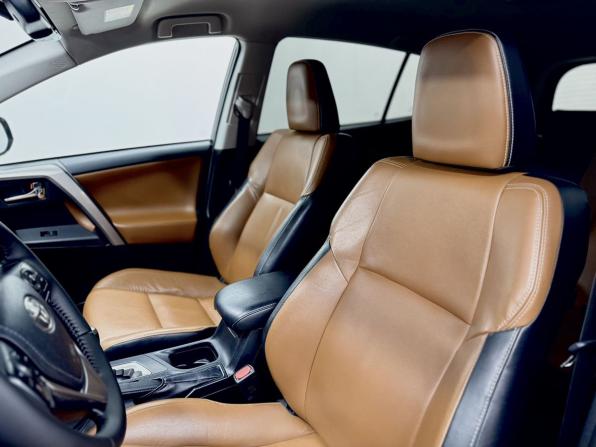Toyota RAV4 IV (XA40) Рестайлинг с пробегом 2018 года, цена 2 760 000 рублей, 138000 км, внедорожник, Автокод Объявления