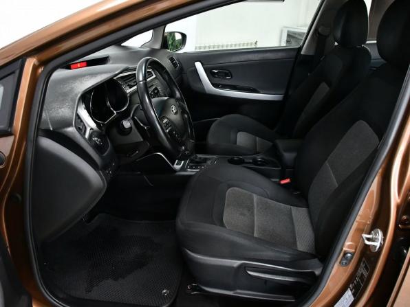 Kia Ceed II Рестайлинг с пробегом 2017 года, цена 1 447 000 рублей, 99739 км, хэтчбек, Автокод Объявления