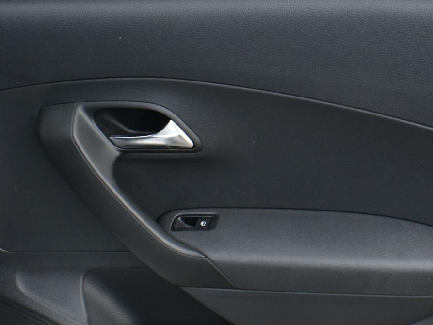 Volkswagen Polo V Рестайлинг Мурманск  - изображение 13