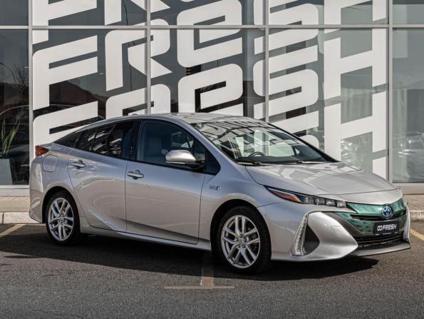 Toyota Prius IV (XW50) с пробегом 2017 года, цена 2 270 000 рублей, 68466 км, лифтбек, Автокод Объявления