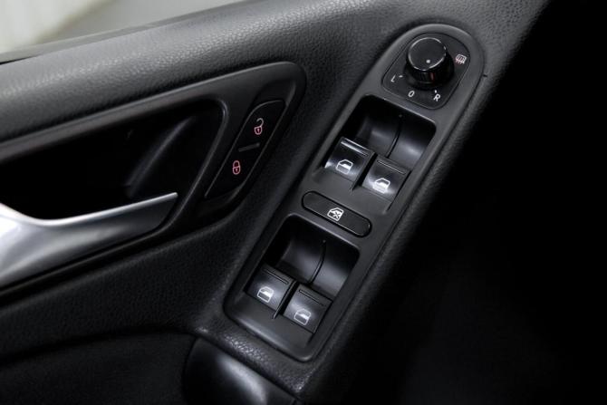 Volkswagen Golf VI с пробегом 2011 года, цена 749 000 рублей, 215000 км, хэтчбек, Автокод Объявления