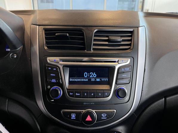 Hyundai Solaris I Рестайлинг с пробегом 2015 года, цена 960 000 рублей, 195660 км, седан, Автокод Объявления