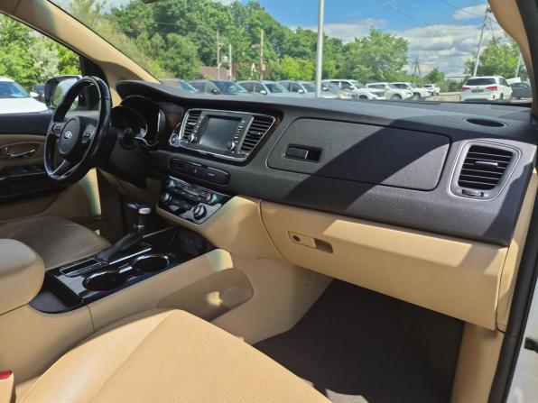 Kia Carnival III с пробегом 2018 года, цена 2 400 000 рублей, 179043 км, минивэн, Автокод Объявления