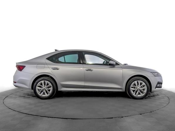 Skoda Octavia IV (A8) с пробегом 2021 года, цена 2 400 000 рублей, 80556 км, лифтбек, Автокод Объявления