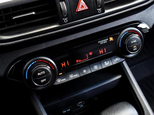 Kia K3 II Рестайлинг с пробегом 2022 года, цена 2 175 000 рублей, 134743 км, седан, Автокод Объявления