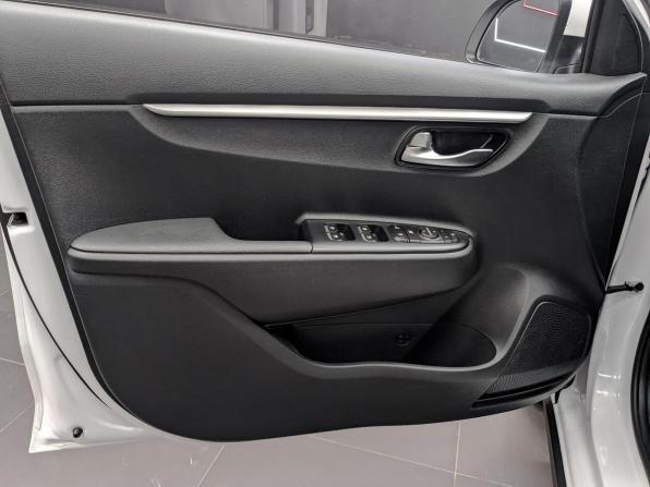 Kia Rio IV Рестайлинг с пробегом 2021 года, цена 1 870 000 рублей, 39296 км, хэтчбек, Автокод Объявления
