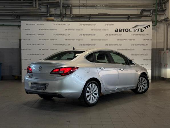 Opel Astra J Рестайлинг с пробегом 2013 года, цена 699 000 рублей, 193000 км, седан, Автокод Объявления