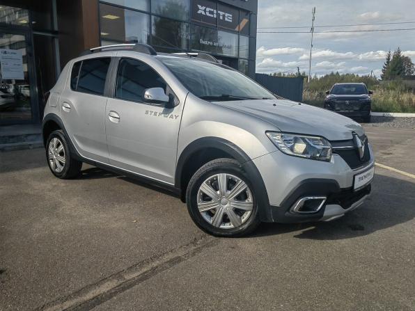 Renault Sandero II Рестайлинг с пробегом 2020 года, цена 1 335 000 рублей, 80000 км, хэтчбек, Автокод Объявления