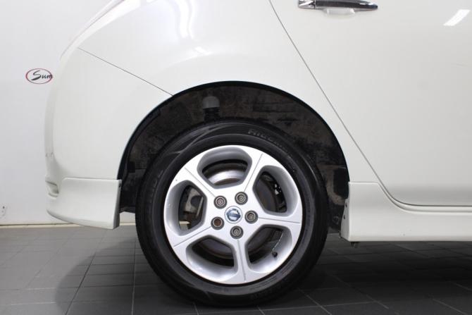 Nissan Leaf I (ZE0/AZE0) с пробегом 2012 года, цена 400 000 рублей, 80080 км, хэтчбек, Автокод Объявления