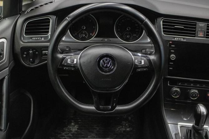 Volkswagen Golf VII Рестайлинг с пробегом 2017 года, цена 1 379 000 рублей, 185358 км, универсал, Автокод Объявления