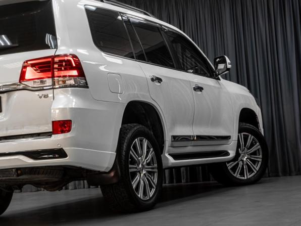 Toyota Land Cruiser 200 Series Рестайлинг 2 с пробегом 2017 года, цена 5 299 000 рублей, 278950 км, внедорожник, Автокод Объявления